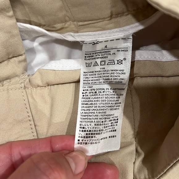 Banana Republic Tan Shorts.  Size 4 - Picture 6 of 10